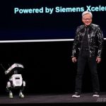ネバダ州ラスベガスで開催される年次コンシューマー・エレクトロニクス・ショー（CES）に先立ち、イベントで講演するエヌビディアCEOのジェンセン・フアン氏（2026年1月5日撮影）。(c)Patrick T. Fallon/AFP