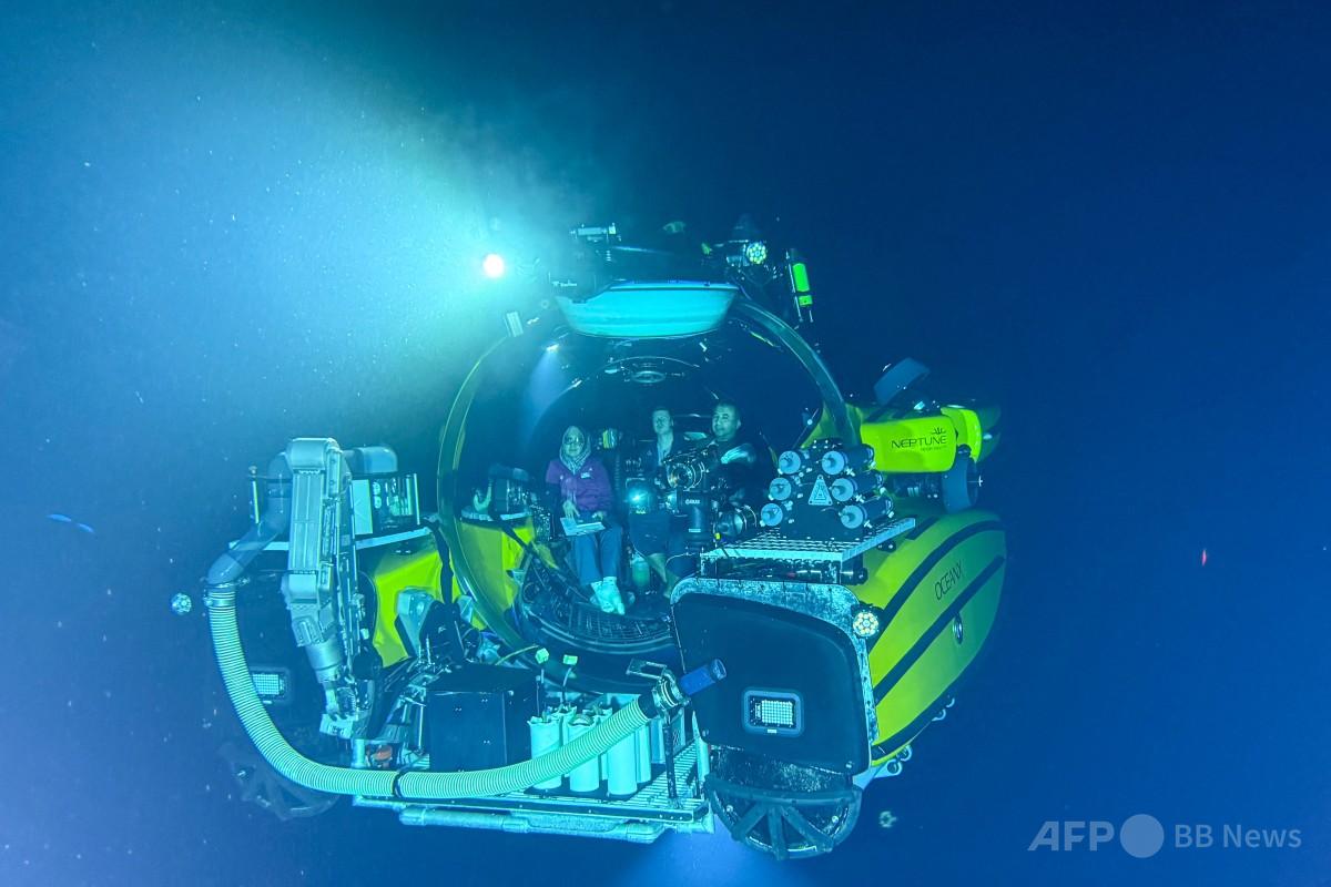 インドネシアのスラウェシ島沖水深数百メートルの海中を探査する潜水艇（2026年1月9日撮影）。（c）Sara HUSSEIN/AFP