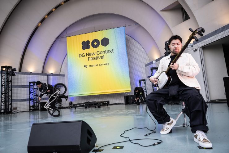 津軽三味線とBMXパフォーマンスの競演(主催者提供)