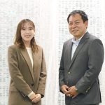 「NEC 調達交渉AIエージェントサービス」の提供を開始したNEC AIテクノロジーサービス事業部門の片岡昭人氏（右）と臼井夏美氏（左）