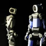 ヒューマノイドロボット「アトラス」の試作品（左）と開発用モデル(c)news1