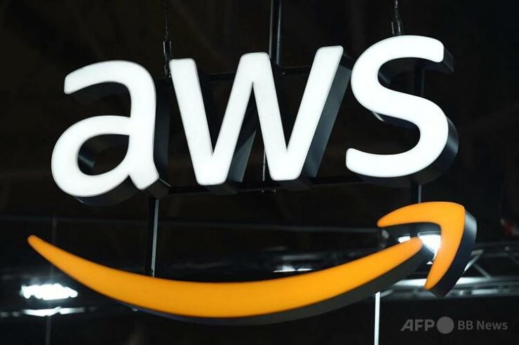 アマゾン・ウェブ・サービス(AWS)のロゴ(2023年1月31日撮影)。(c)Pau BARRENA:AFP