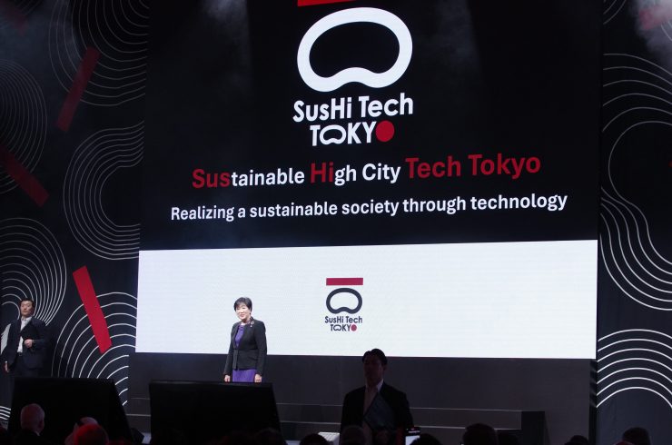 オープニングに登壇した小池都知事