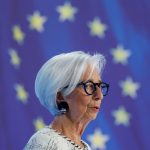 写真は欧州中央銀行（ＥＣＢ）のラガルド総裁。4月30日、独フランクフルトで撮影。REUTERS/Heiko Becker
