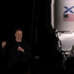 写真はスターシップの最新情報を発表するマスク氏。2019年9月、テキサス州ボカチカで撮影。REUTERS/Callaghan O'Hare