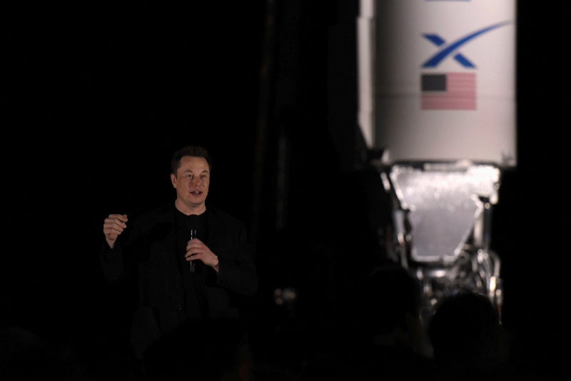 写真はスターシップの最新情報を発表するマスク氏。2019年9月、テキサス州ボカチカで撮影。REUTERS/Callaghan O'Hare