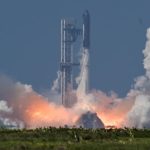 スペースＸは２２日、次世代ロケット「スターシップ」の試験飛行を実施した。 REUTERS/Steve Nesius