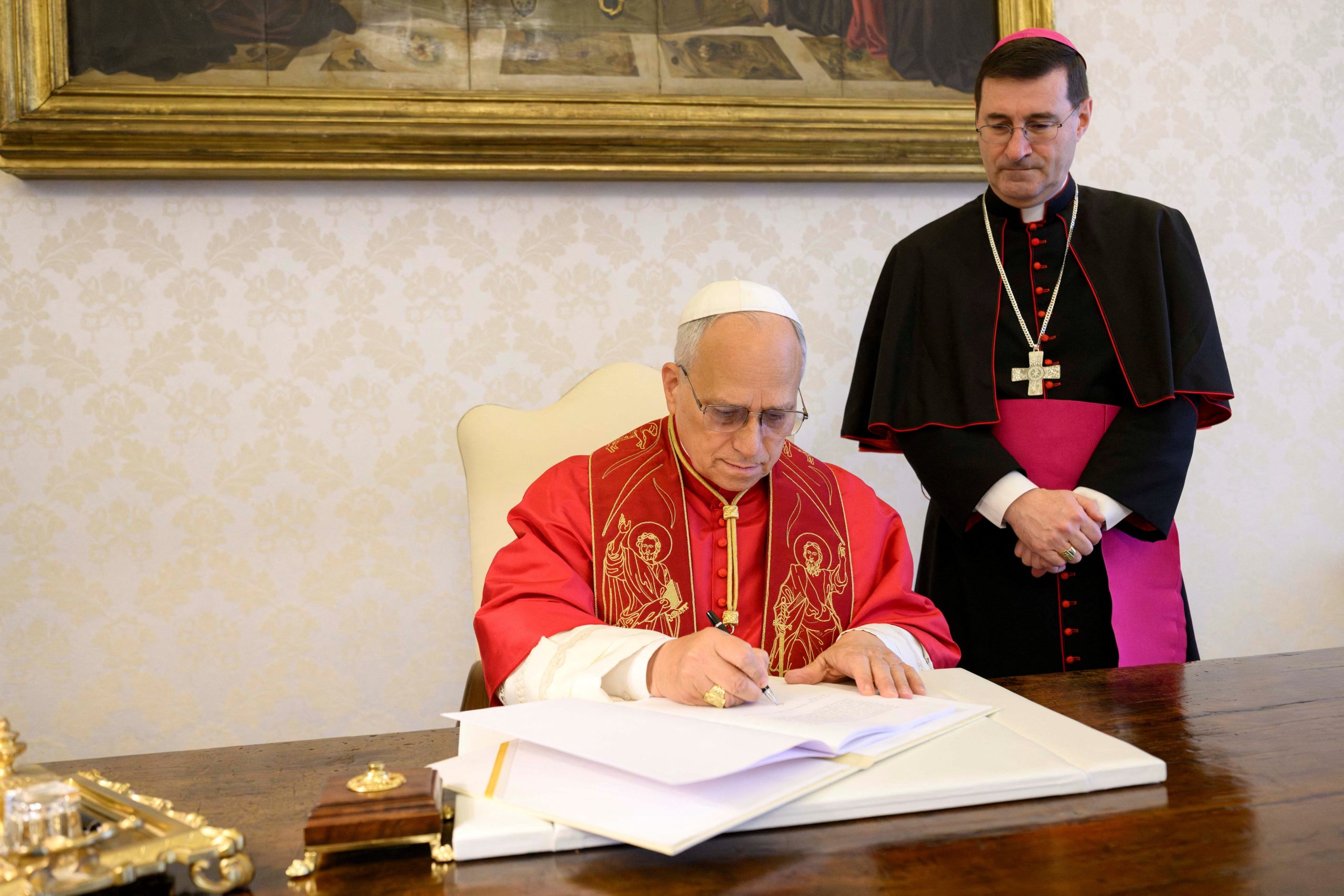 写真はローマ教皇レオ14世。バチカンで15日撮影の提供写真。Vatican Media/Handout via REUTERS
