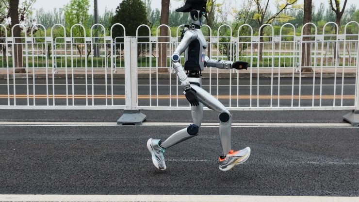 人型ロボットはシューズなど人間と共用できる