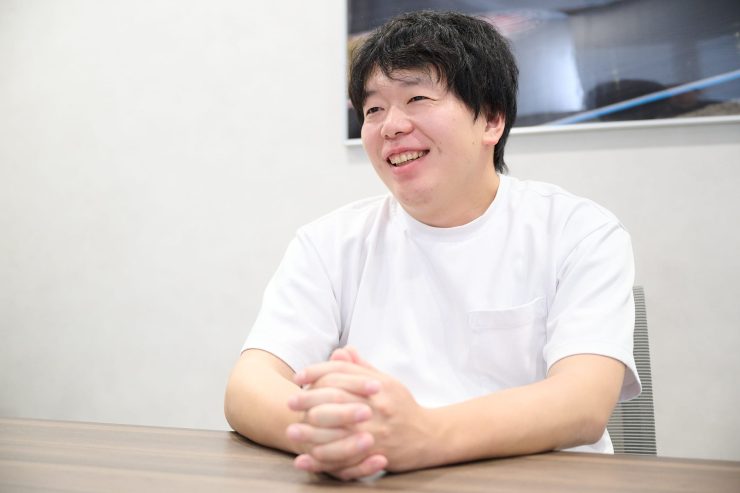 インタビュー中の堀口氏