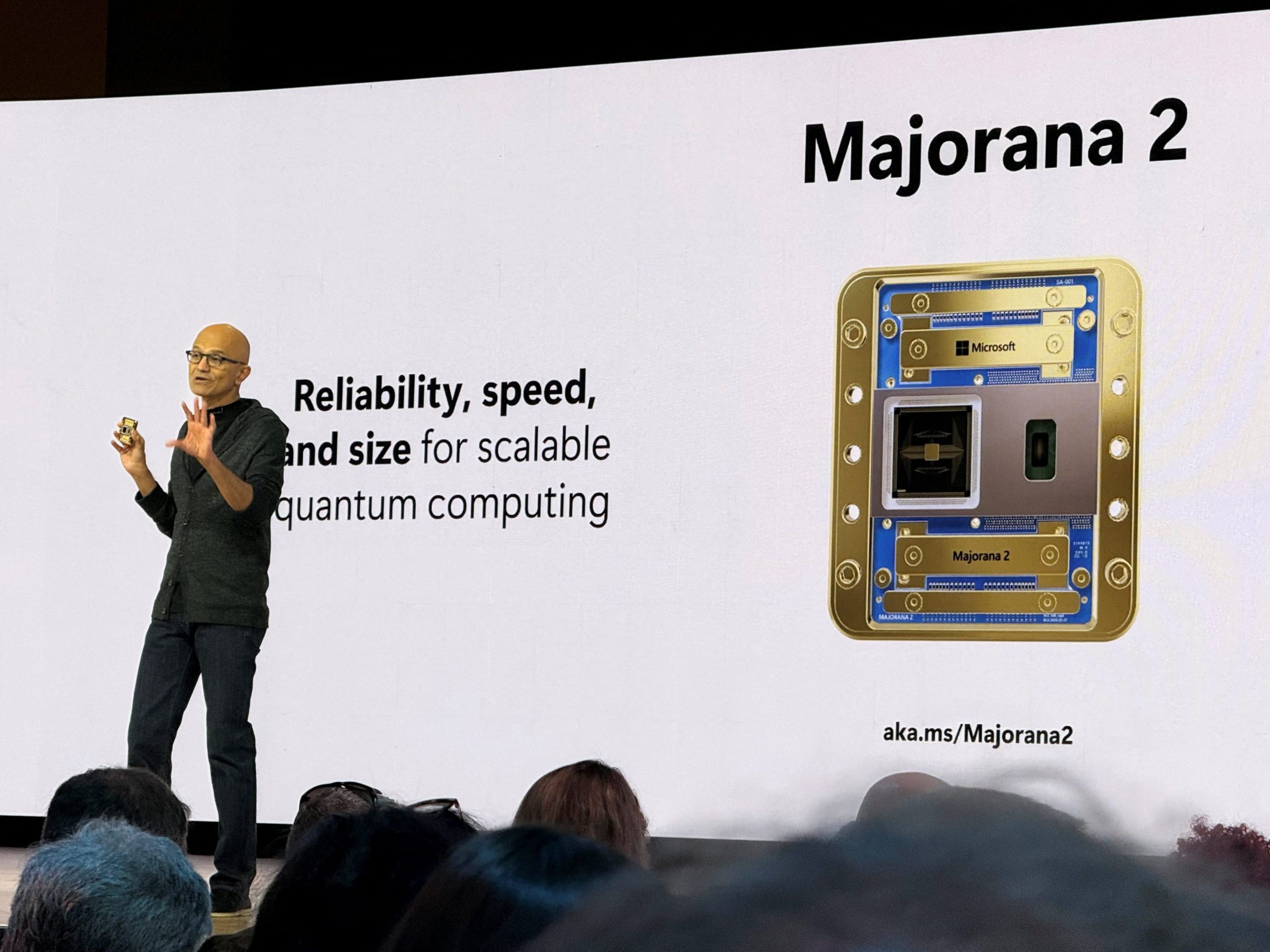写真はマイクロソフトの年次ソフトウエア開発者会議「マイクロソフト・ビルド」のステージ。6月2日、カリフォルニア州サンフランシスコで撮影。 REUTERS/Jeffrey Dastin
