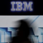 IBMのロゴ、スペイン・バルセロナで開催された展示会で3月3日撮影　REUTERS/Nacho Doce
