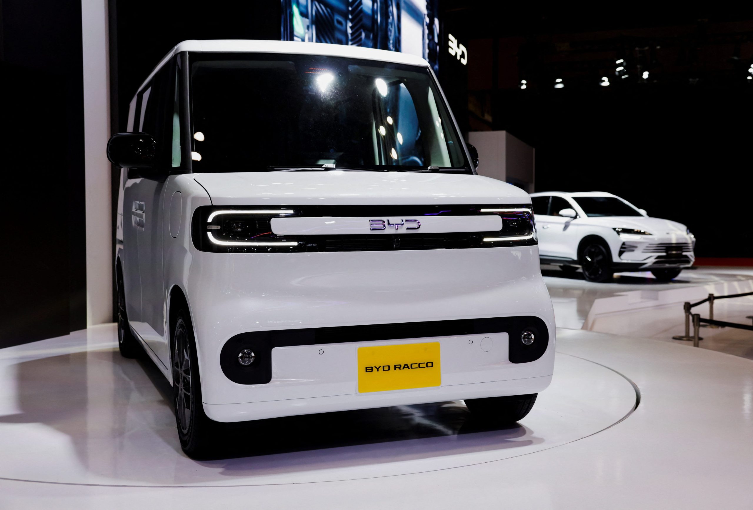 中国の電気自動車(EV)大手、比亜迪(BYD)の軽乗用車EV「ラッコ」。2025年10月29日、都内で撮影。REUTERS/Manami Yamada