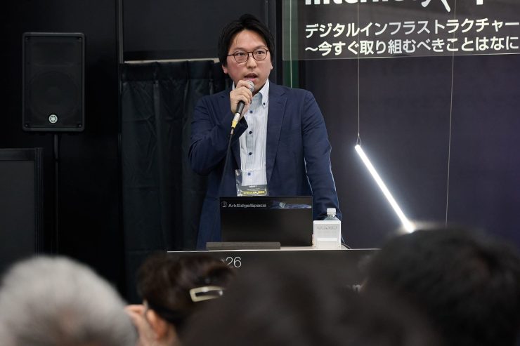 登壇中の保田氏