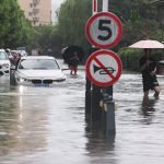 10日、台風１３号（ドルフィン）の影響で豪雨に見舞われた上海の様子。REUTERS/Go Nakamura