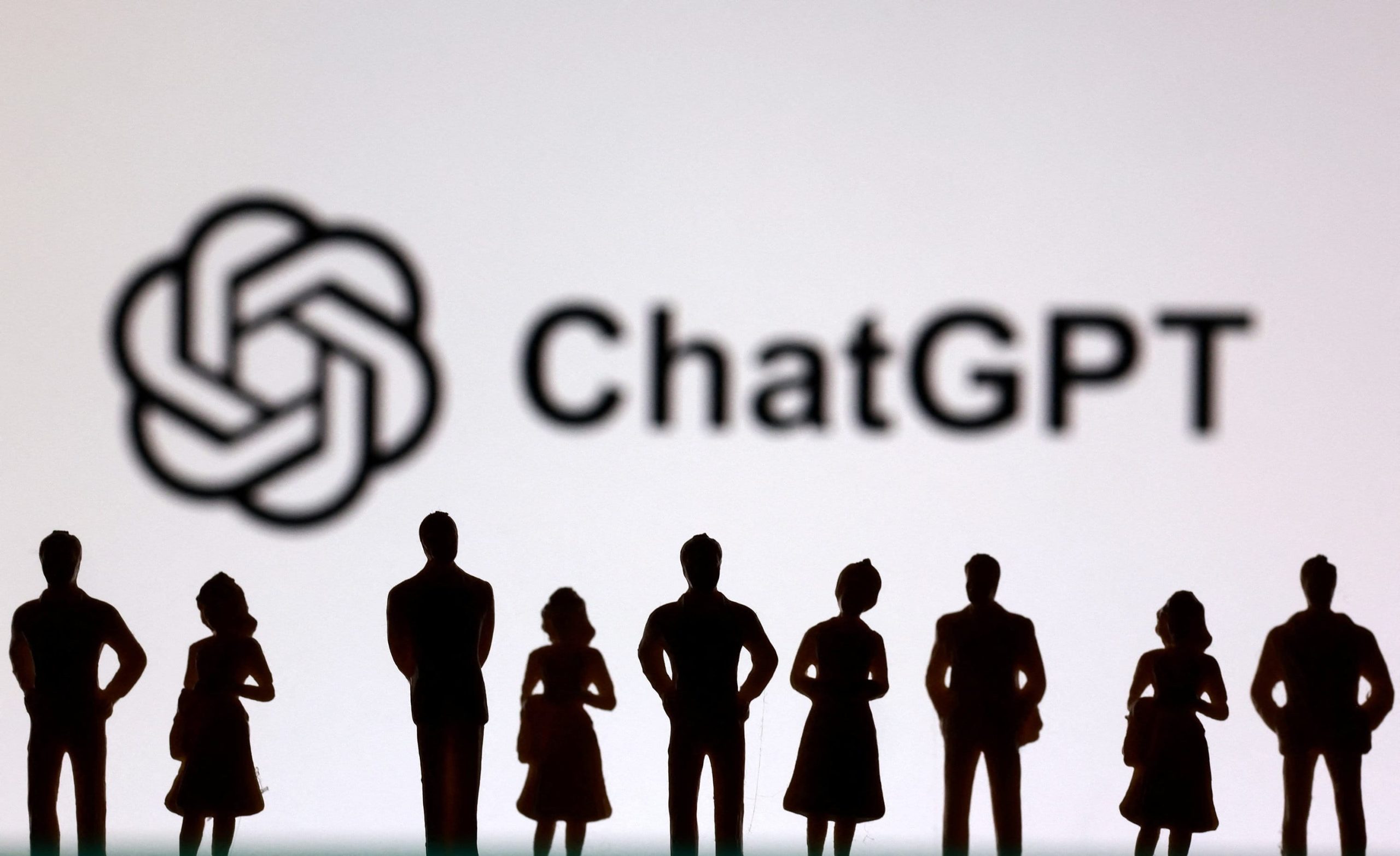 チャットGPTのロゴとイメージ。7月撮影。 REUTERS/Dado Ruvic