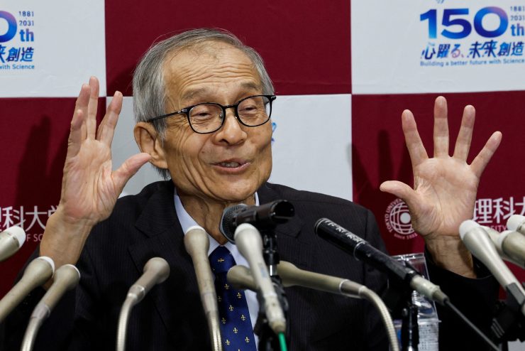 ノーベル化学賞を共同受賞し、記者会見する硤合憲三・東京理科大名誉教授。10月7日、東京で撮影(2026年 ロイター/Kim Kyung-Hoon)