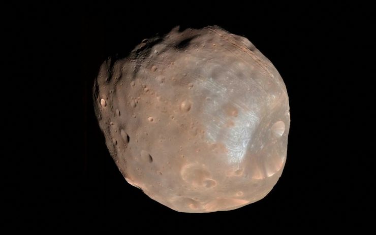 火星の2つの衛星のうち大きい方のフォボスが、NASAの火星偵察オービターに搭載された高解像度撮像科学実験（HiRISE）カメラで撮影された日付不明の画像に写っている。NASA/JPL-Caltech/アリゾナ大学/ロイター提供