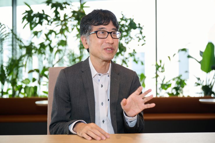 インタビュー中の中野谷氏