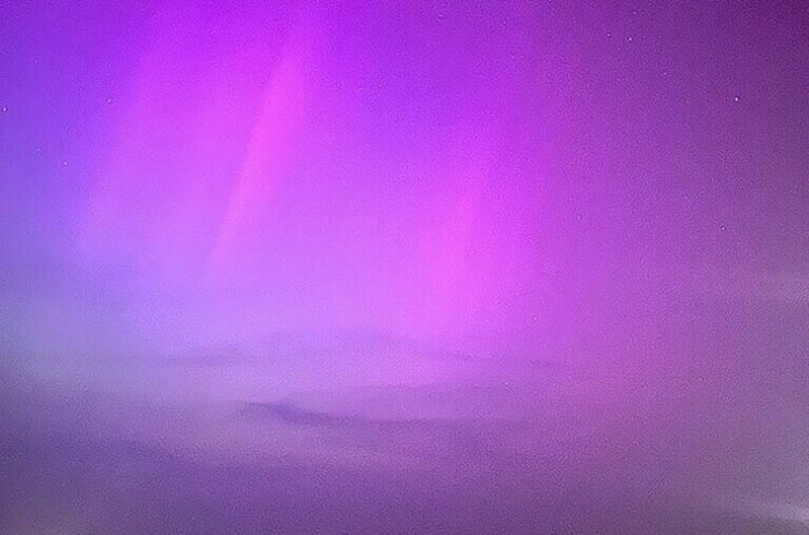 英南東部ケント州マーゲートで観測されたオーロラ（2024年5月10日撮影）。(c)Alice Dhuru : AFP