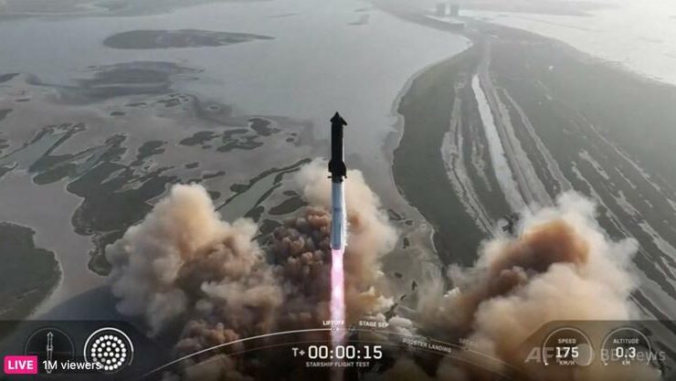 米テキサス州の「スターベース」から打ち上げられた、スペースXの試作ロケット「スターシップ」（2025年5月27日撮影）。(c)SPACEX:AFP