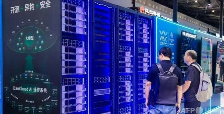 2025WAICで展示されたGPU群で構成されたディスプレイ＝提供写真(c)CNS