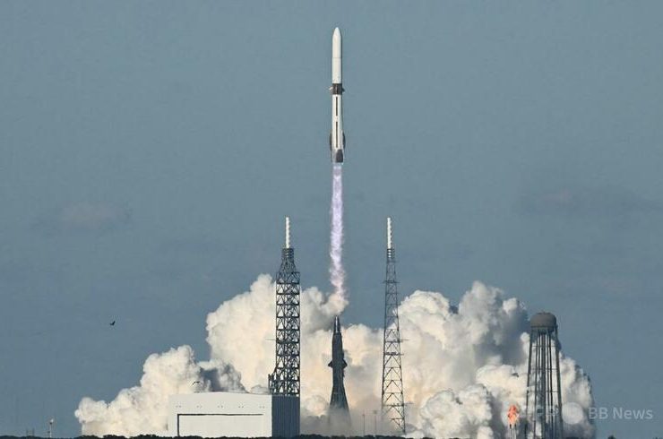 米フロリダ州ケープカナベラル宇宙軍基地から打ち上げられたブルー・オリジンの大型ロケット「ニューグレン」（2025年11月13日撮影）。（c）CHANDAN KHANNA:AFP