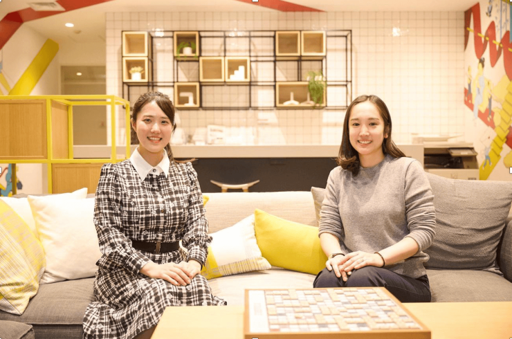 自治体向け生成AI「QommonsAI」を開発・提供するPolimill株式会社代表取締役CEOの伊藤あやめ氏（右）と代表取締役COOの谷口野乃花氏（左）