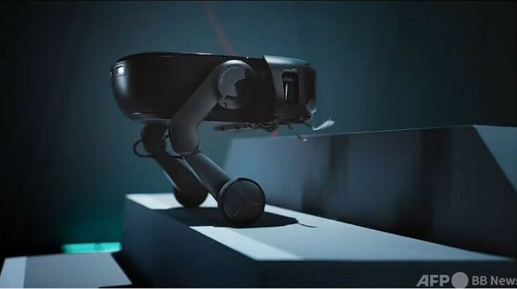 石頭科技が開発した、階段を上れる掃除ロボット「G-Rover」＝提供写真(c)CNS