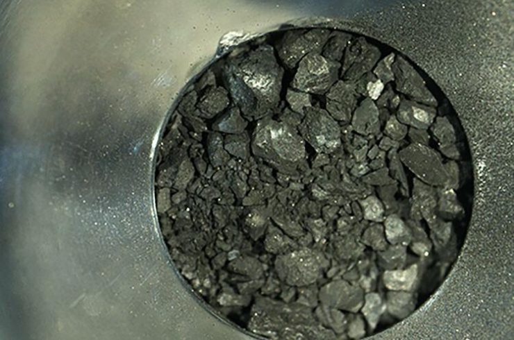 探査機「はやぶさ2」が持ち帰った小惑星リュウグウの試料。宇宙航空研究開発機構（JAXA）提供（2020年12月24日公開）。(c)AFP PHOTO : JAXA