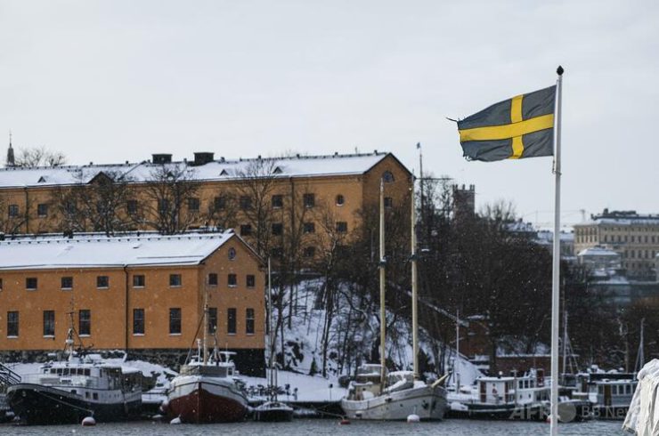 スウェーデンの国旗（2021年2月4日撮影）。(c)Jonathan NACKSTRAND:AFP