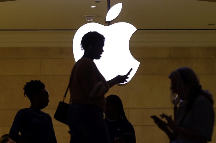 ニューヨークのアップルストア。2023年4月14日撮影。REUTERS/Mike Segar