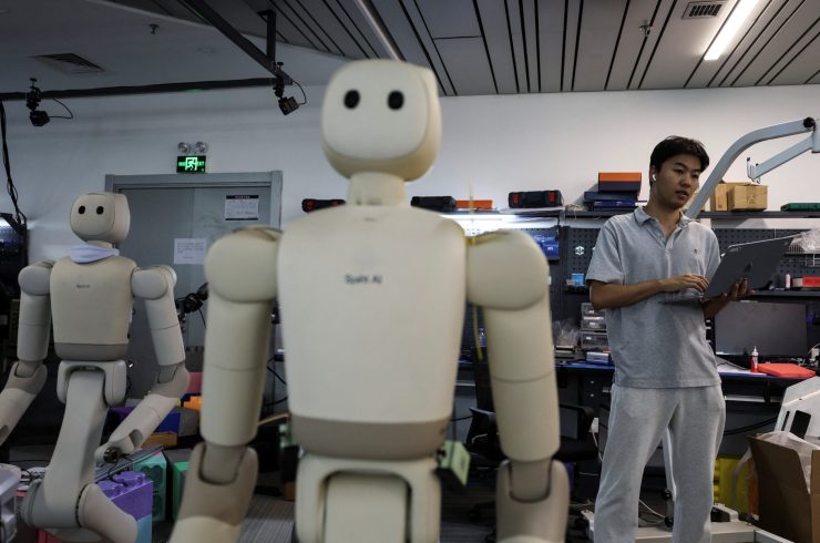 中国新興スピリットＡＩ（Ｓｐｉｒｉｔ　ＡＩ）本社（北京）の試験エリアで１７日撮影。REUTERS/Tingshu Wang