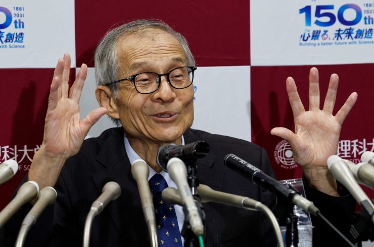 ノーベル化学賞を共同受賞し、記者会見する硤合憲三・東京理科大名誉教授。１０月７日、東京で撮影（２０２６年　ロイター/Kim Kyung-Hoon）